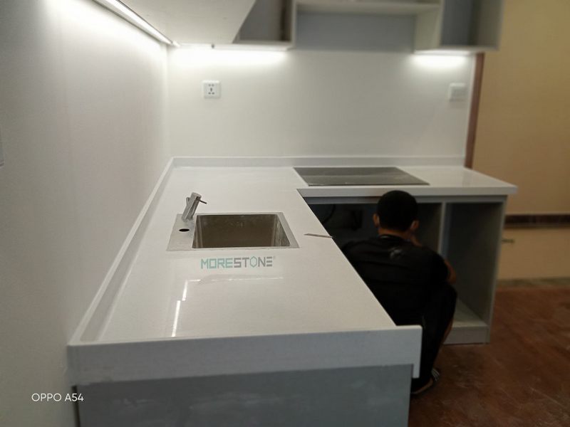 Mang sự tinh tế và ấn tượng đến với không gian căn bếp của gia đình bằng những mẫu tủ bếp chữ L đẹp của Morehome.
