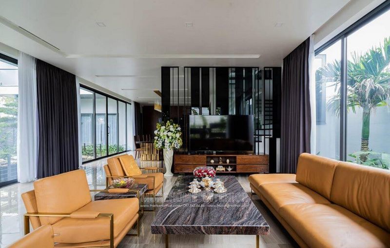 Phòng khách tối giản với nội thất phòng khách sang trọng gồm sofa, bàn trà, kệ tivi, kệ decor,...